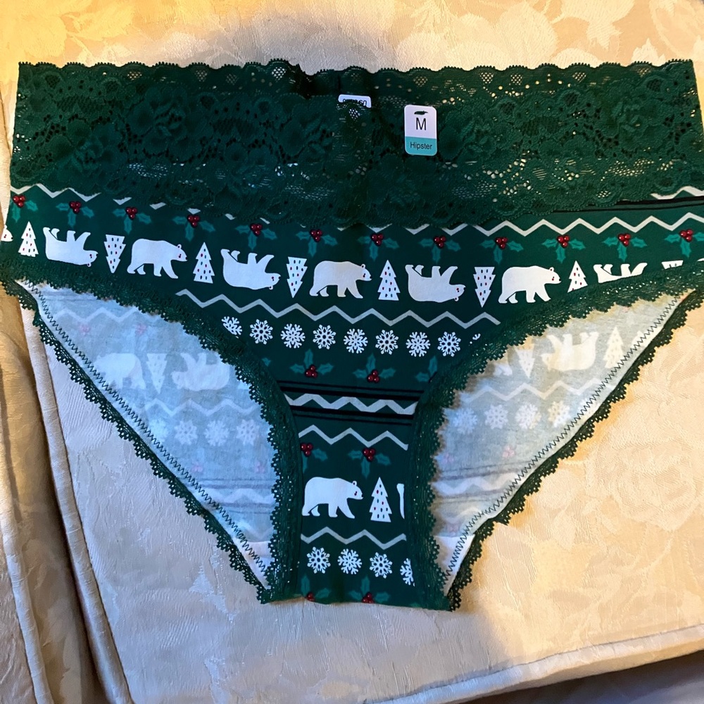 NWT Maurices Green Winter ❄️ bear 🐻 print Panty Hiphugger medium